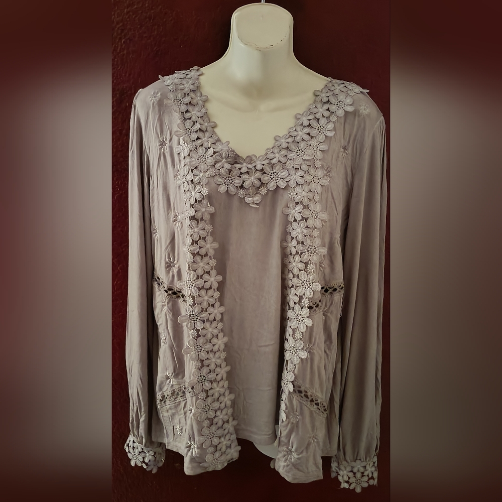 POL Floral Applique Blouse in Romantic Taupe size L